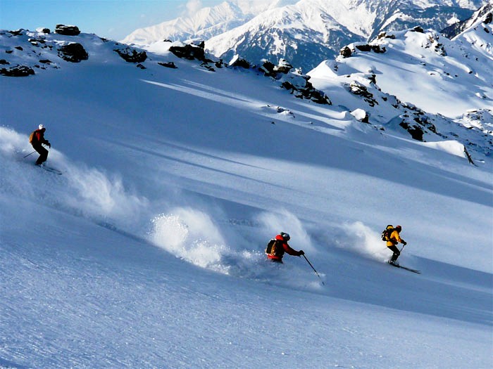 Skiing in the Solang Valley Image Credits: sightseeinginmanali.com