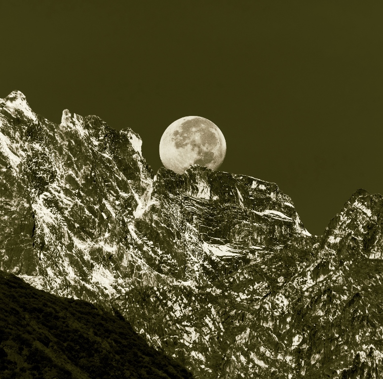 Moon rising over the Himalayas - mesmerising!