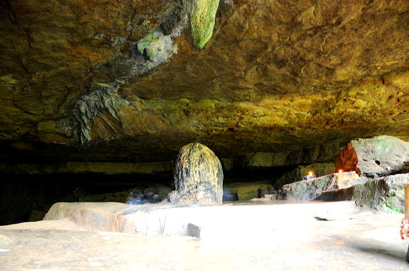 Natural Shivalinga in Mawjymbuin Cave Mawsynram Meghalaya India Image Credits: Wikipedia.org