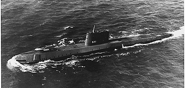 SS-571-Nautilus-trials