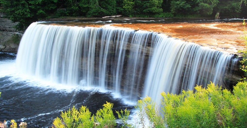 Tahquamenon_falls_upper