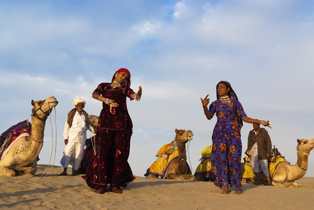 Traditional dancers at the Jaisalmer Desert Festival