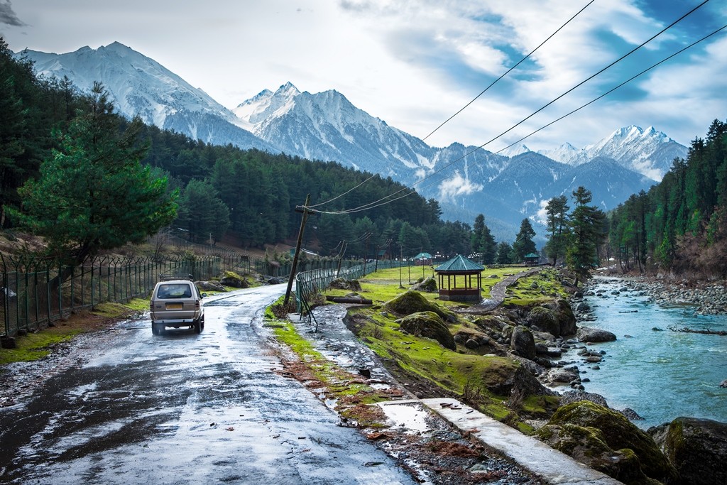 A drive through heaven on earth - Kashmir