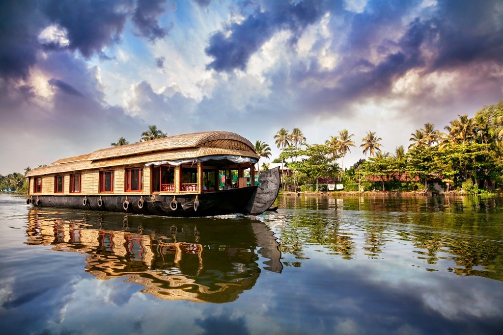 Alluring Alleppey Backwaters