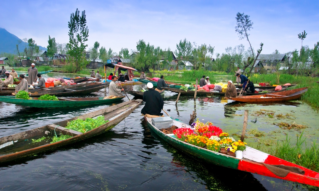 Mobile market on the Dal Lake in Srinagar