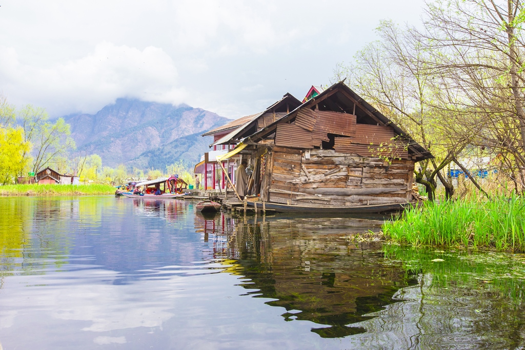 Who Wouldn't Want To Take A Boat Ride Here?