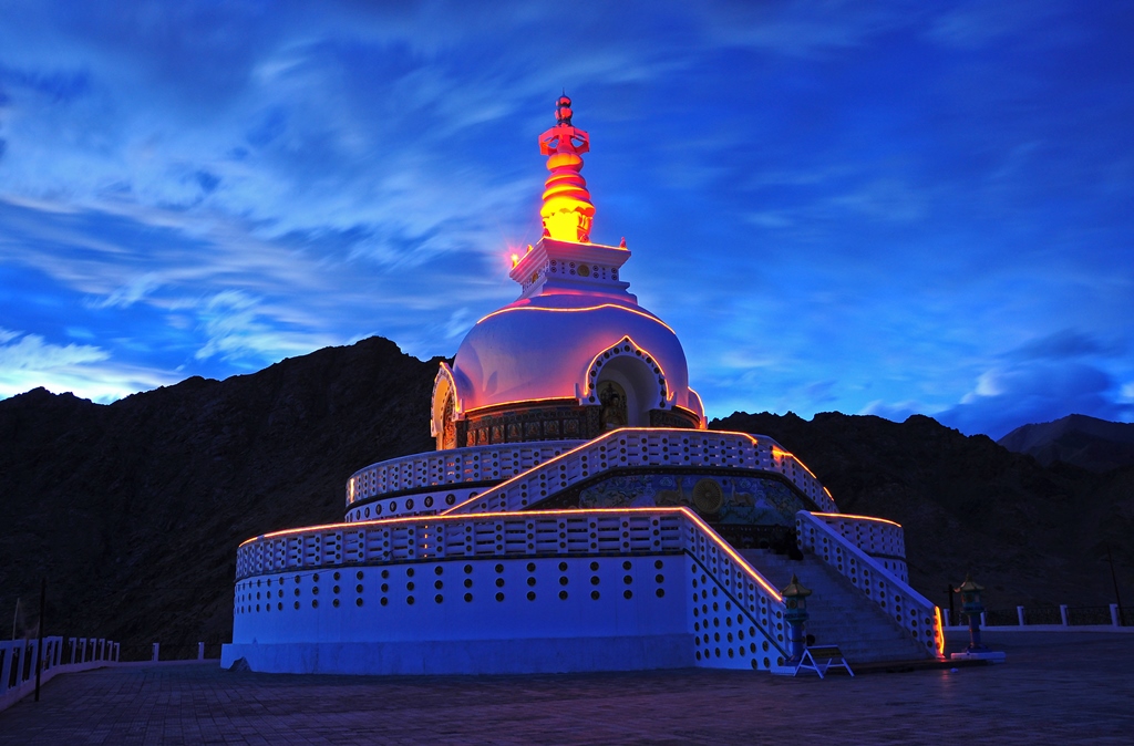 The extermelly beautiful Shanti Stupa at night