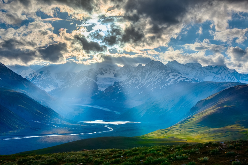 Beauty Enclosed Between the Lofty Ranges!