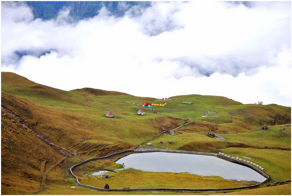 Meadows en route Roopkund