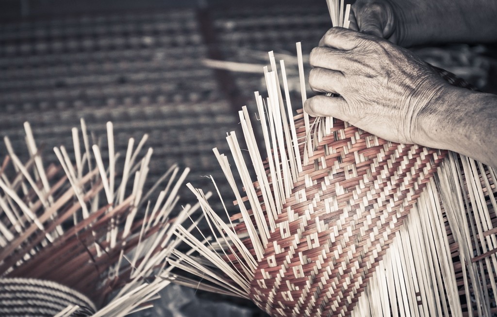 Connect with local craftsmen and help them sell their products