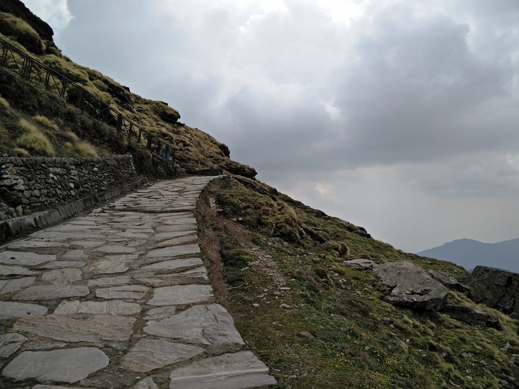 On the way to Tungnath