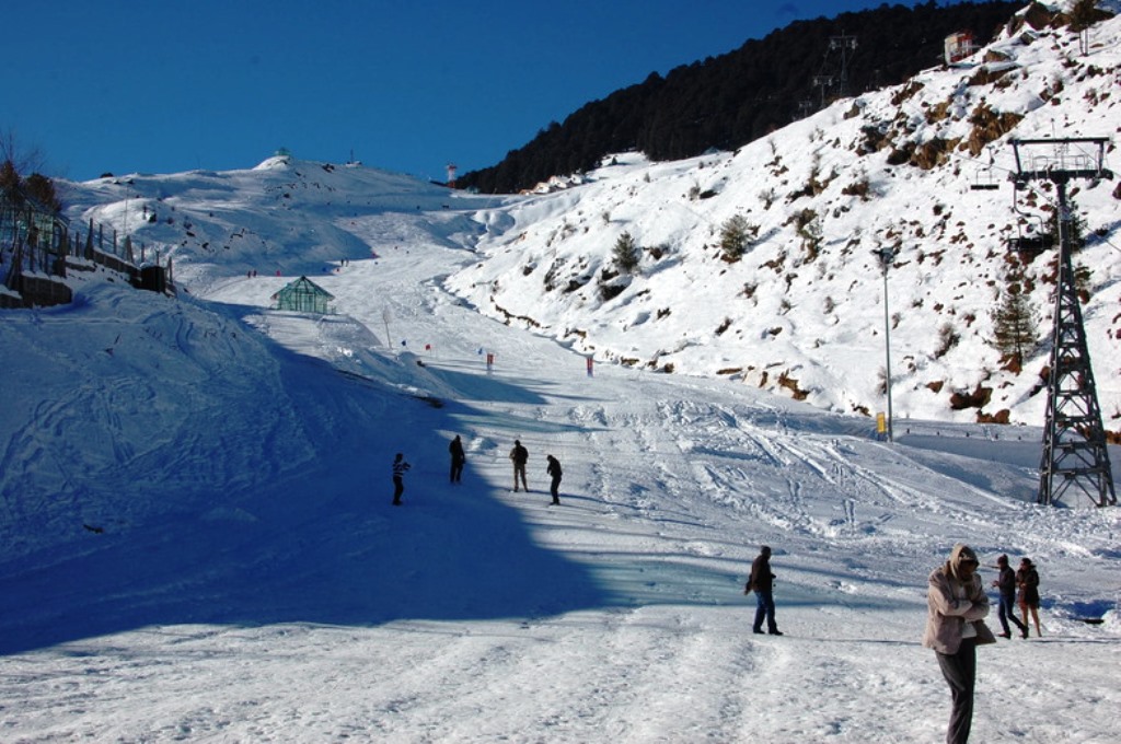 skiing in Auli