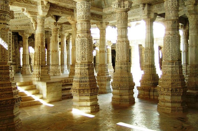 ranakpur-jain-marble-temple-pillars-frescoes-apr-2004-02