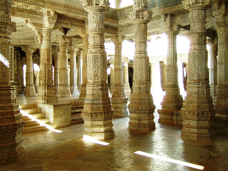 ranakpur-jain-marble-temple-pillars-frescoes-apr-2004-02