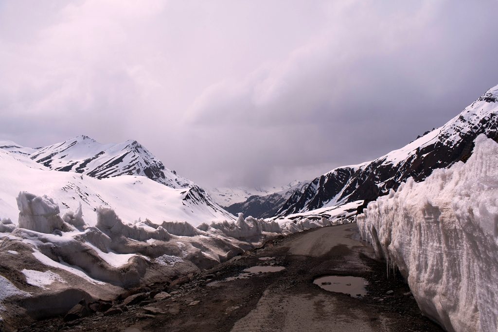 Manali Leh Highway during winters