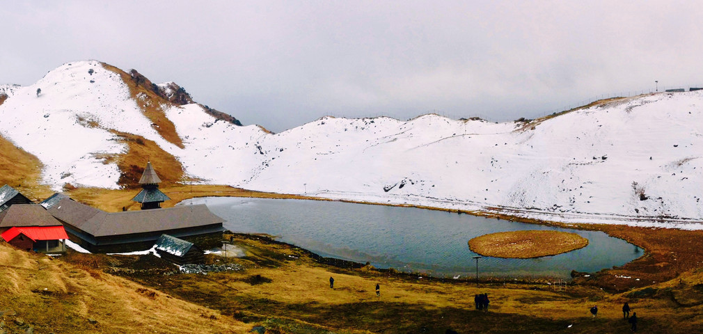 Prashar Lake Trek in Winter Snow