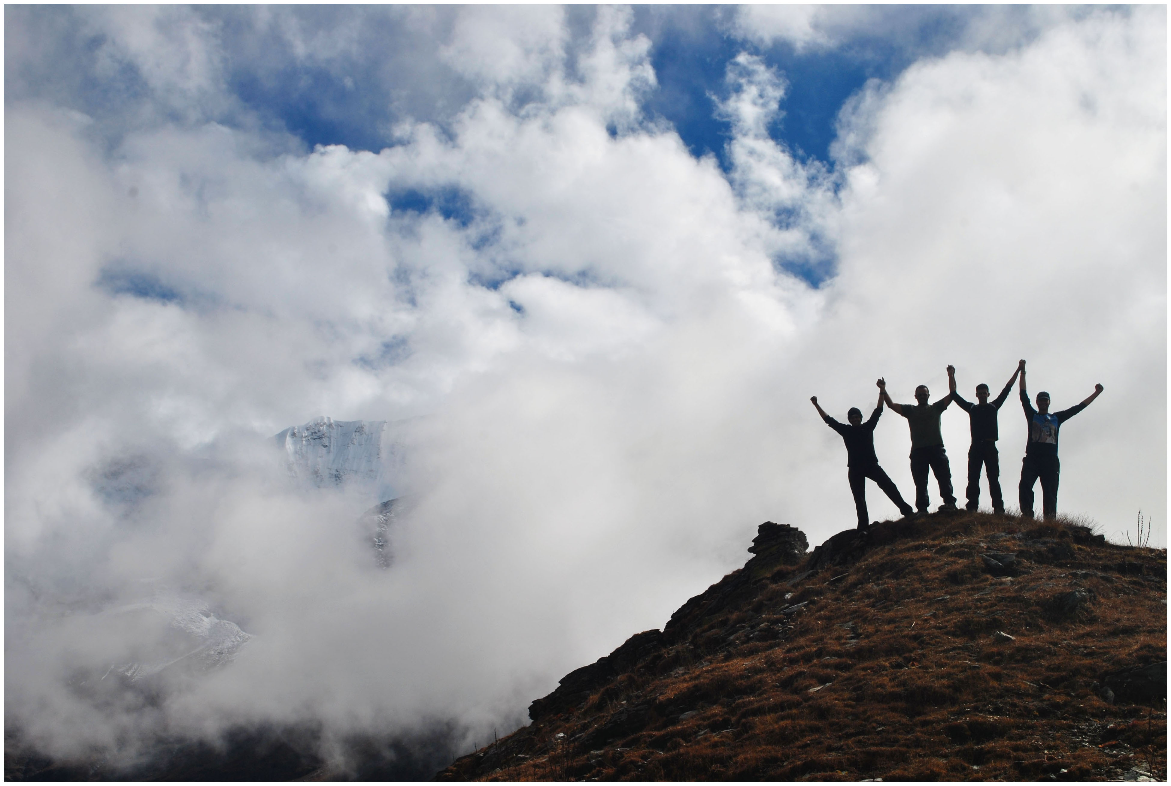 Visit Roopkund with your friends, make a lifetime's worth of memories 