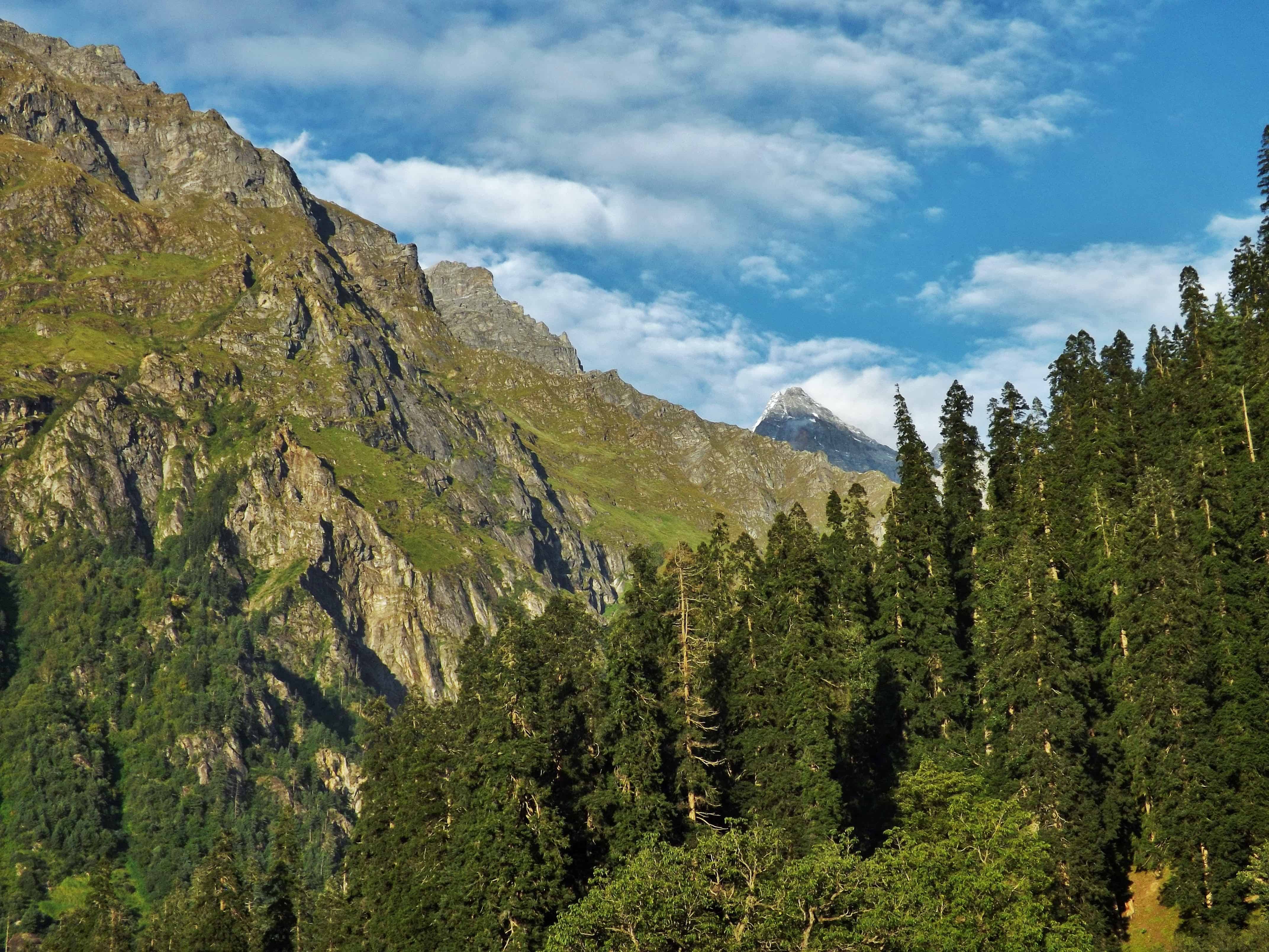Trekking in Kheerganga