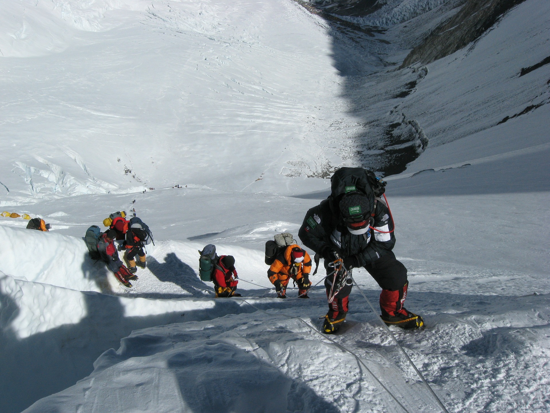 mount-everest-climbing