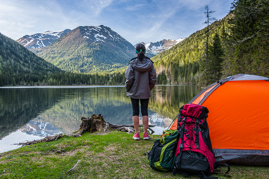 shutterstock_325001009-camping