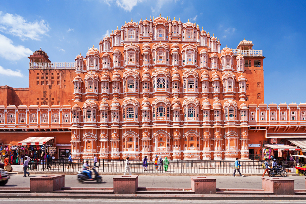 hawa-mahal-jaipur-shutterstock_208066582